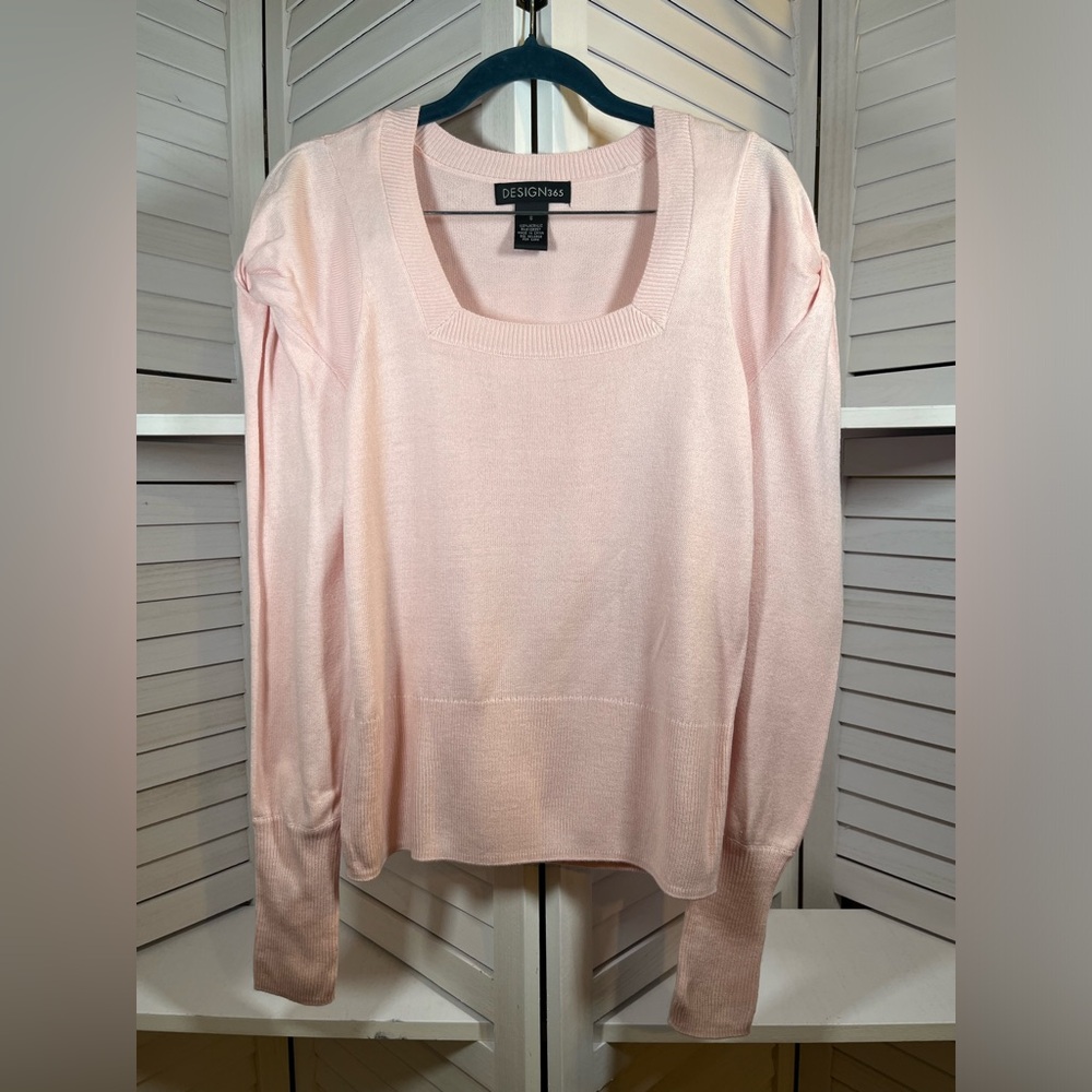 NWOT DESIGN 365 SWEATER